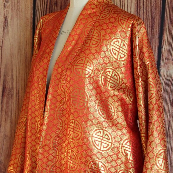 Vintage Man's Kimono, Short Haori in Orange and Gold with Asian Medallion Print, - Picture 8 of 10